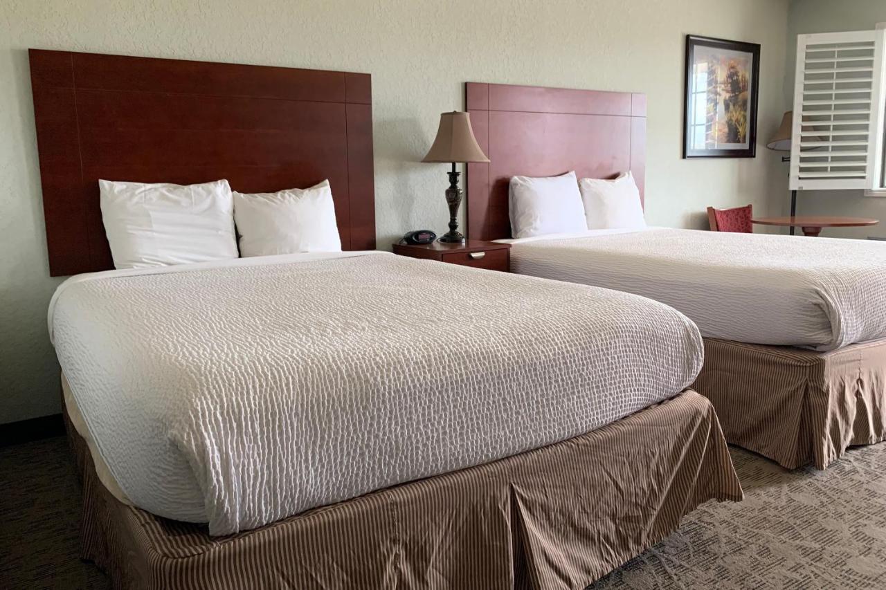 Oyo Hotel Pearsall I-35 West Екстериор снимка