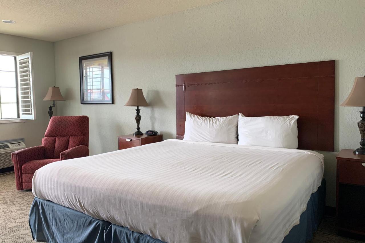 Oyo Hotel Pearsall I-35 West Екстериор снимка