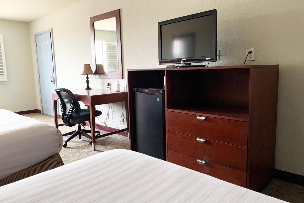 Oyo Hotel Pearsall I-35 West Екстериор снимка
