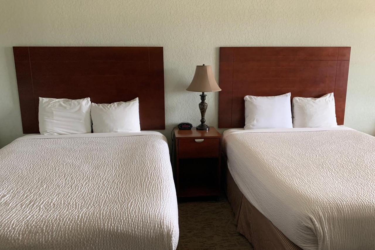 Oyo Hotel Pearsall I-35 West Екстериор снимка