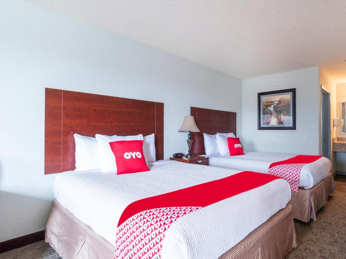 Oyo Hotel Pearsall I-35 West Екстериор снимка