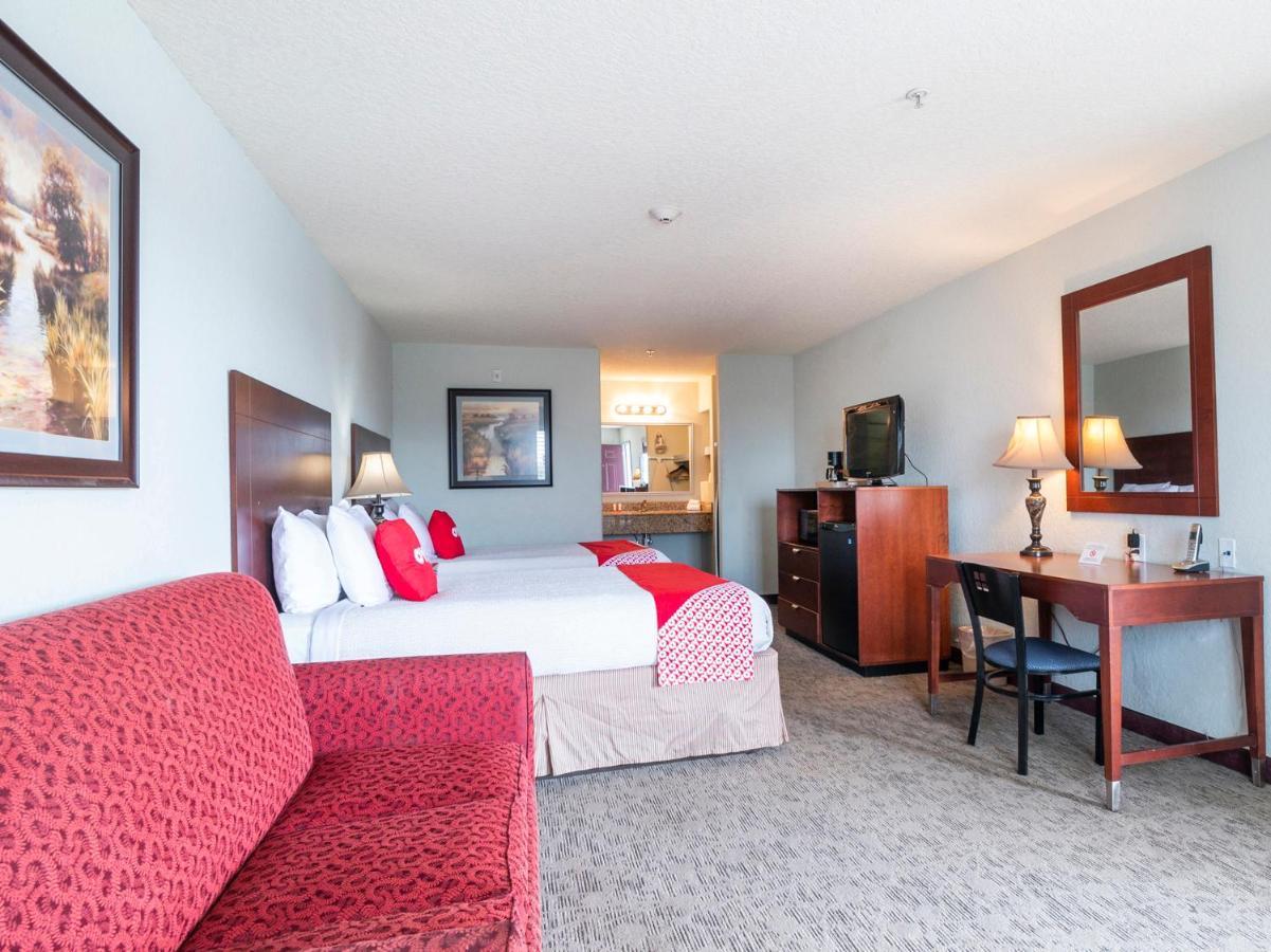Oyo Hotel Pearsall I-35 West Екстериор снимка