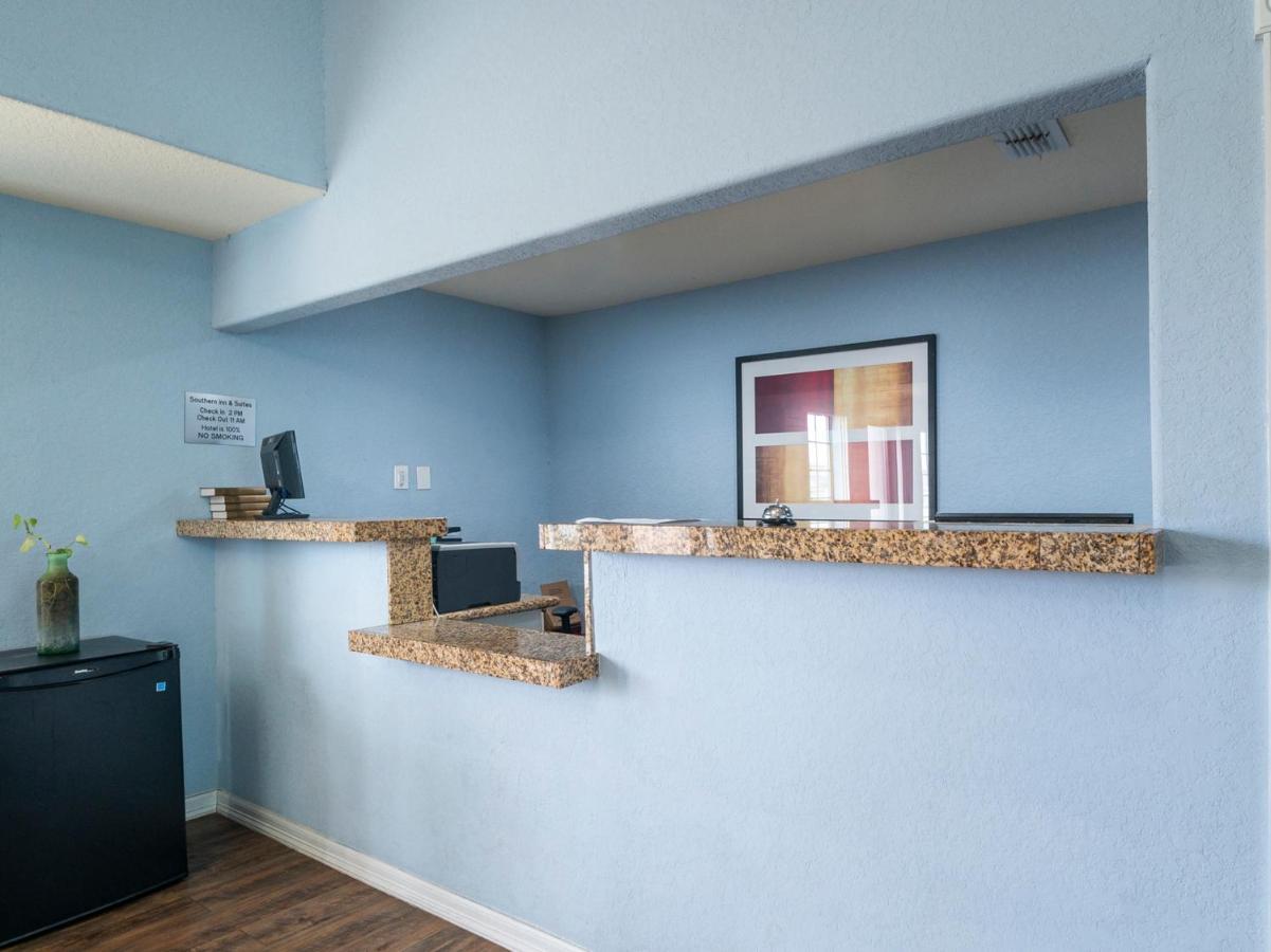 Oyo Hotel Pearsall I-35 West Екстериор снимка