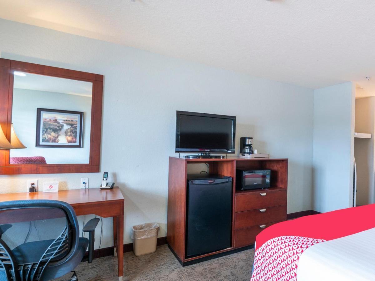Oyo Hotel Pearsall I-35 West Екстериор снимка