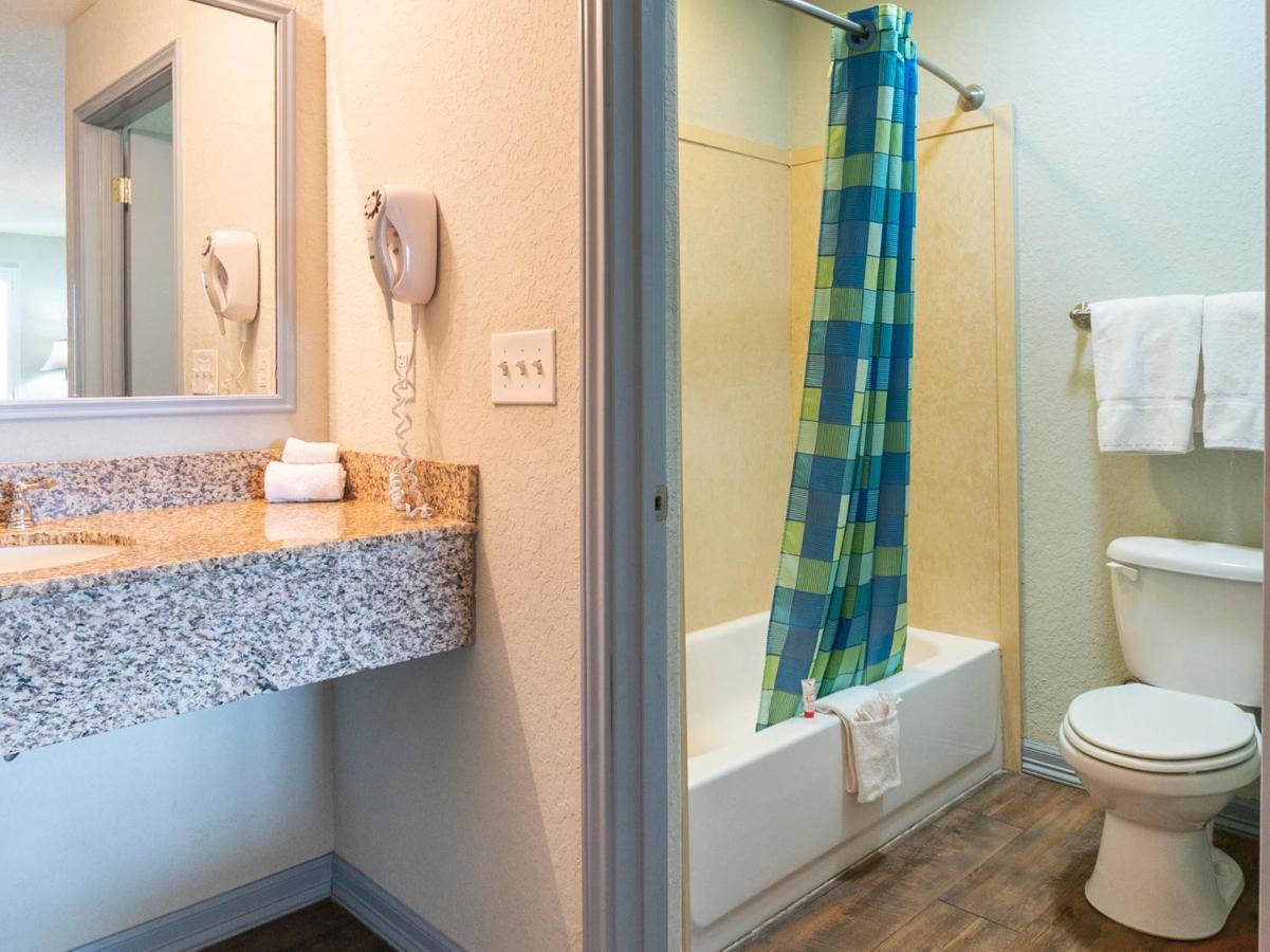 Oyo Hotel Pearsall I-35 West Екстериор снимка