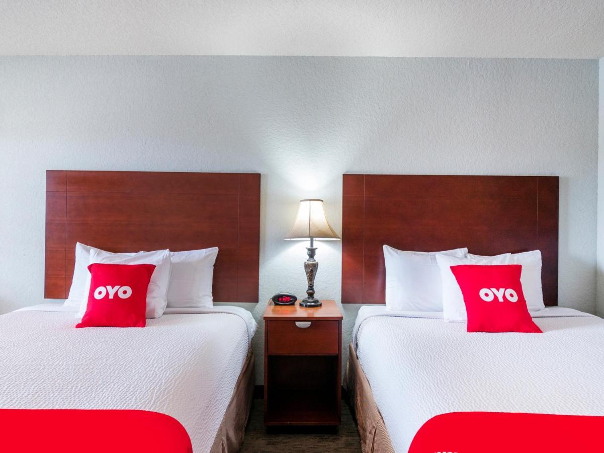 Oyo Hotel Pearsall I-35 West Екстериор снимка