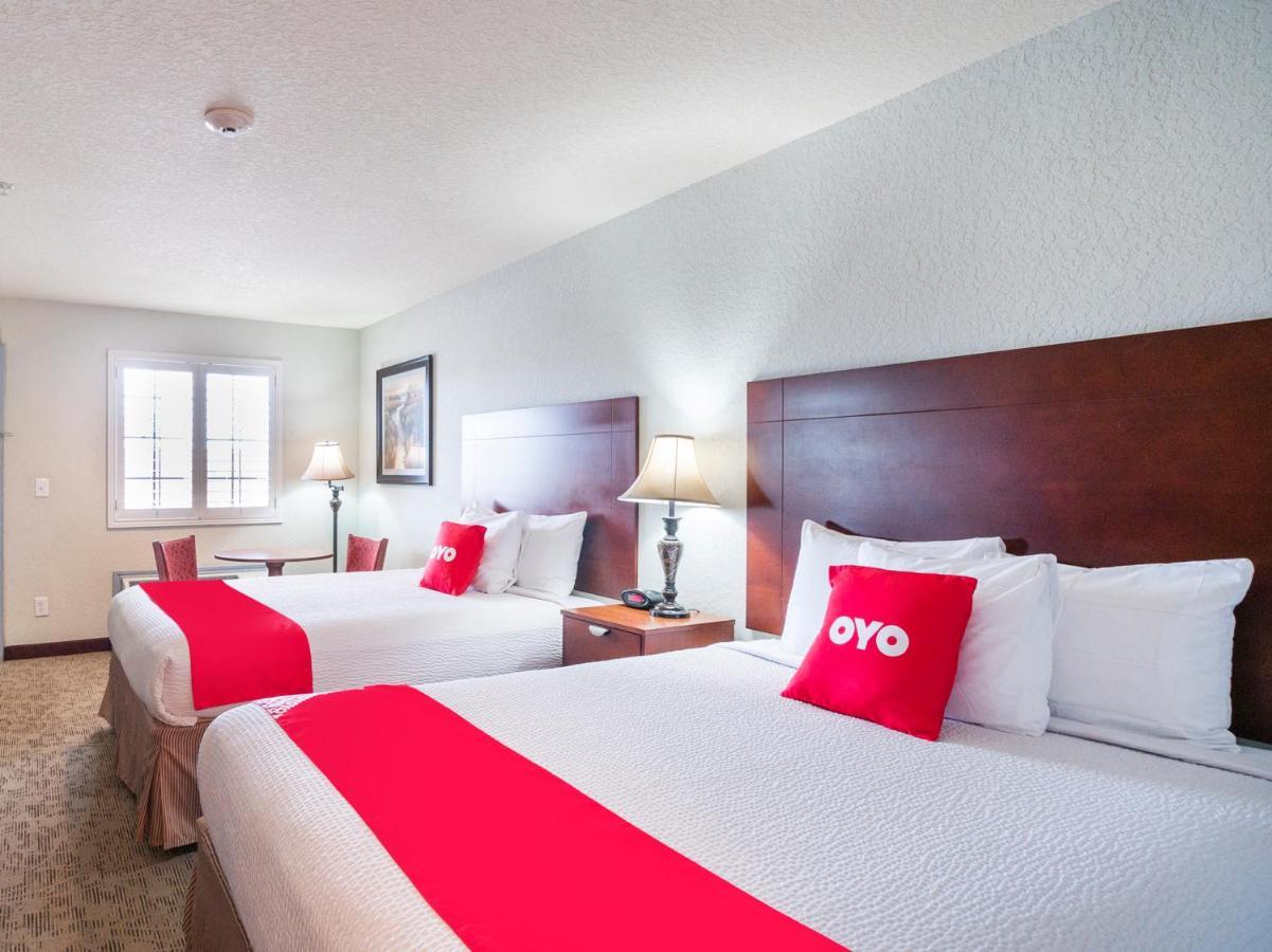 Oyo Hotel Pearsall I-35 West Екстериор снимка