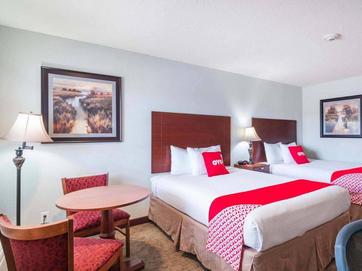 Oyo Hotel Pearsall I-35 West Екстериор снимка