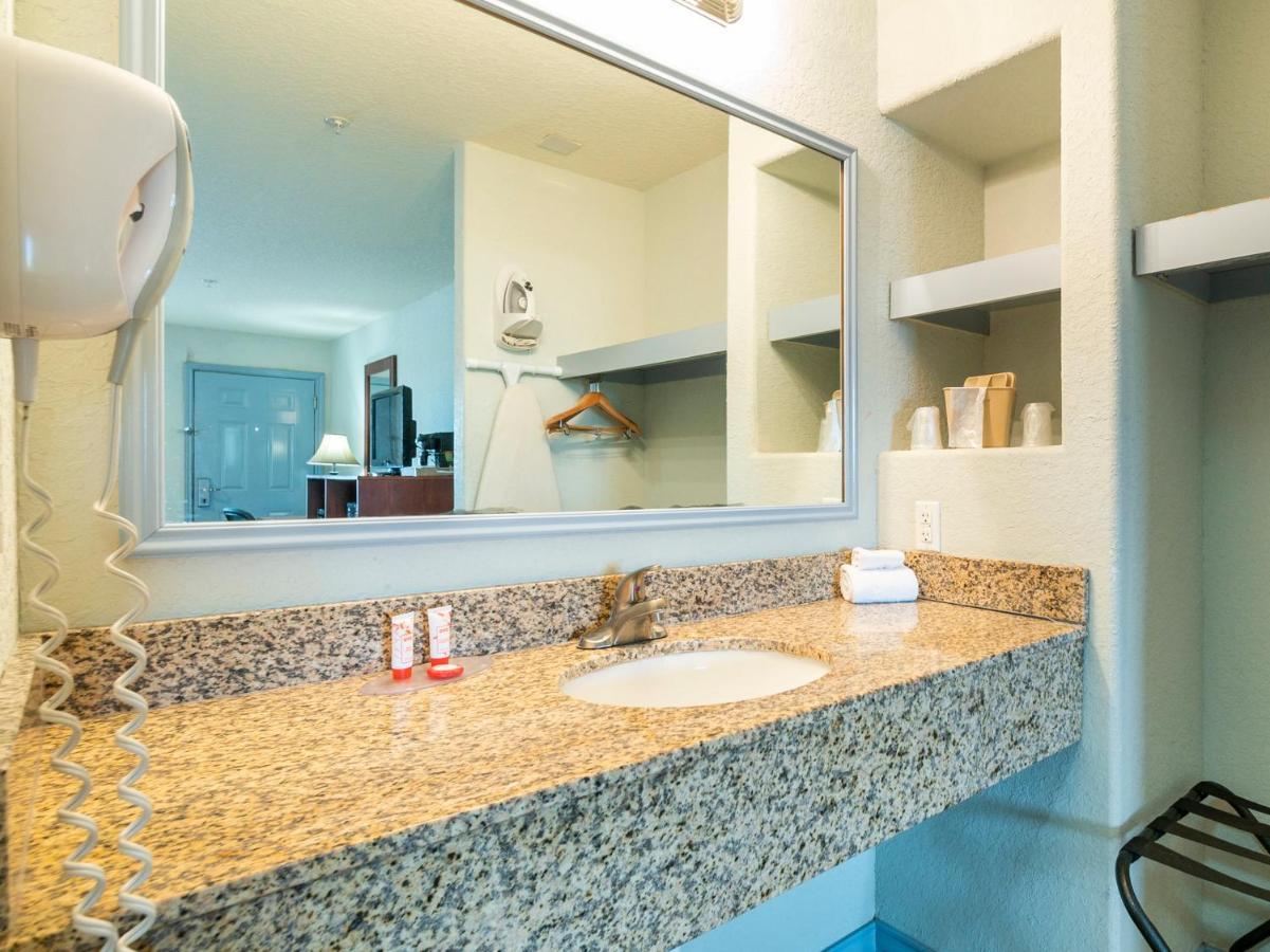 Oyo Hotel Pearsall I-35 West Екстериор снимка